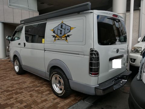 T-STYLE DESIGNさん ハイエースデモカー　リヤ